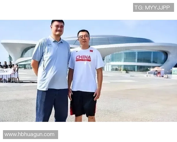 姚明的身高与气质如何塑造了他的篮球传奇与公众形象